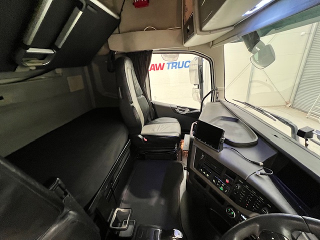 Volvo FH 500 6×2 Midlift Tractor Unit