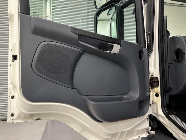 Scania P280 6×2 Rear Lift Day Cab Fridge Box