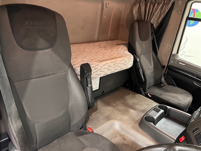 DAF CF 250 Sleeper Cab Curtainsider