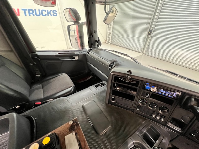 Scania P380 8×4 Day Cab Hookloader Manual