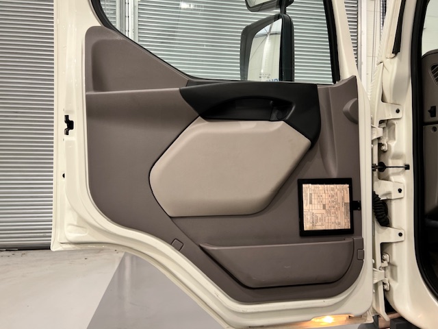 DAF LF 250 4×2 Rest Cab Fridge Box