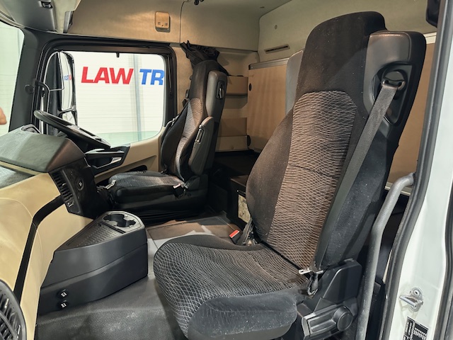 Mercedes Actros 2530 6×2 Sleeper Cab Curtainsider
