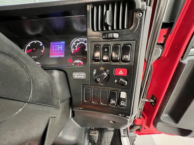 Scania P410 8×4 Day Cab Hookloader Manual
