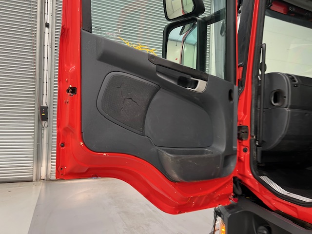 Scania P280 6×2 Rear Lift Flatbed with Crane