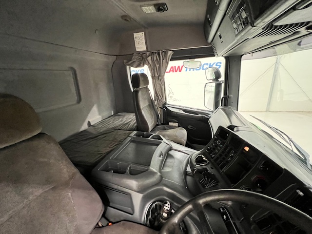 Scania P94 220 4×2 Sleeper Cab Flatbed
