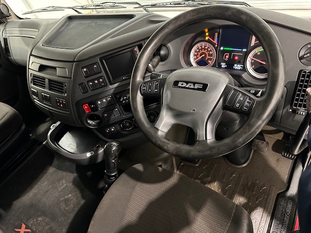 DAF XF 460 6×2 Rear Lift Tractor Unit Manual