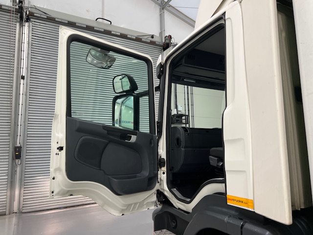 Scania P280 6×2 Rear Lift Day Cab Fridge