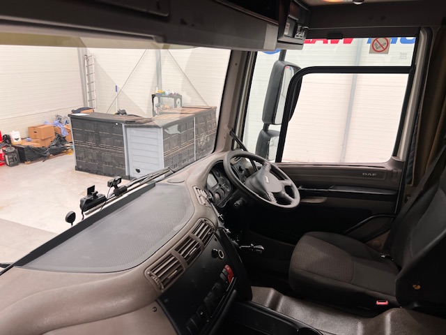 DAF CF75 310 Rear Lift Sleeper Cab Curtainsider