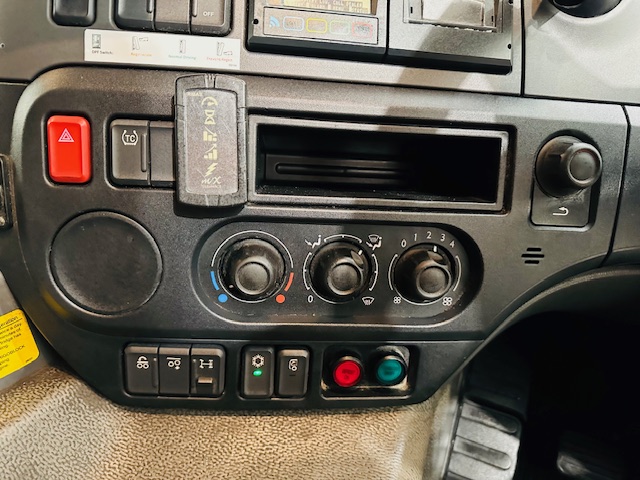 DAF CF 290 6×2 Rear Steer Fridge Box