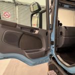 Scania P320 6×2 10 Tyre Rear Lift Insulated Box Van - thumbnail