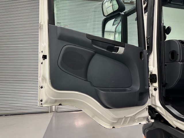 Scania P280 6×2 Rear Lift Day Cab Fridge Box