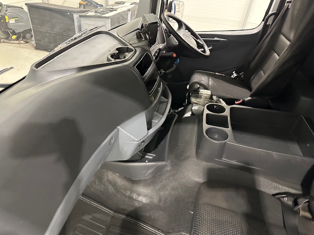 Mercedes 1824 4×2 Day Cab Curtainsider