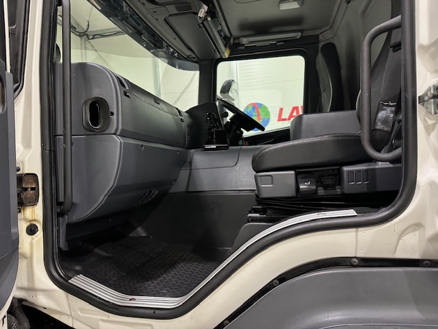 Scania P280 6×2 Rear Lift Day Cab Fridge Box