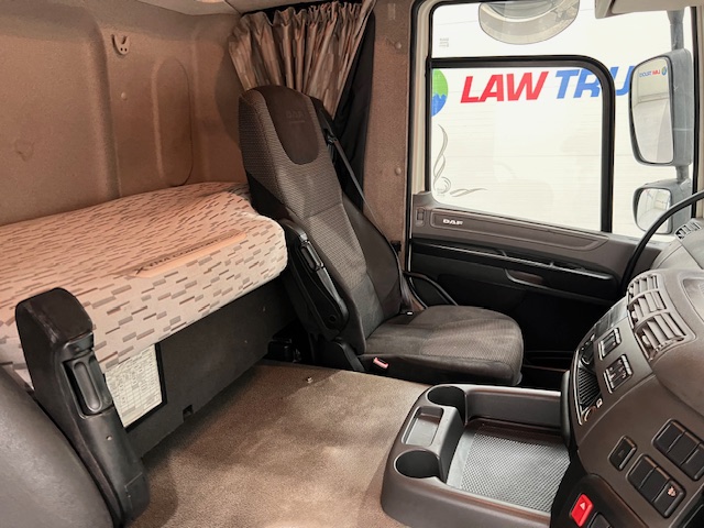DAF CF 250 Sleeper Cab Curtainsider