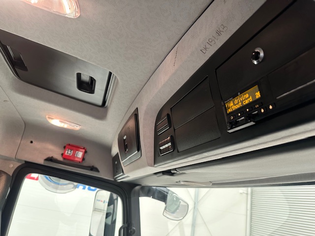Mercedes Actros 1824 4×2 Day Cab Box Van