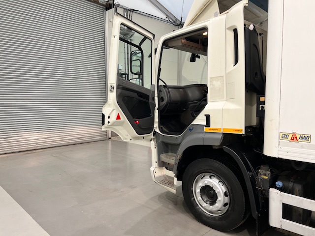 DAF CF 290 6×2 Rear Steer Fridge Box