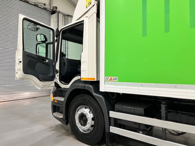Scania P280 6×2 Rear Lift Day Cab Fridge Box Manual