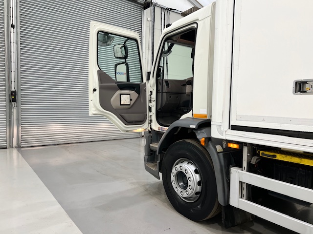 DAF LF 230 4×2 Day Cab Fridge Box