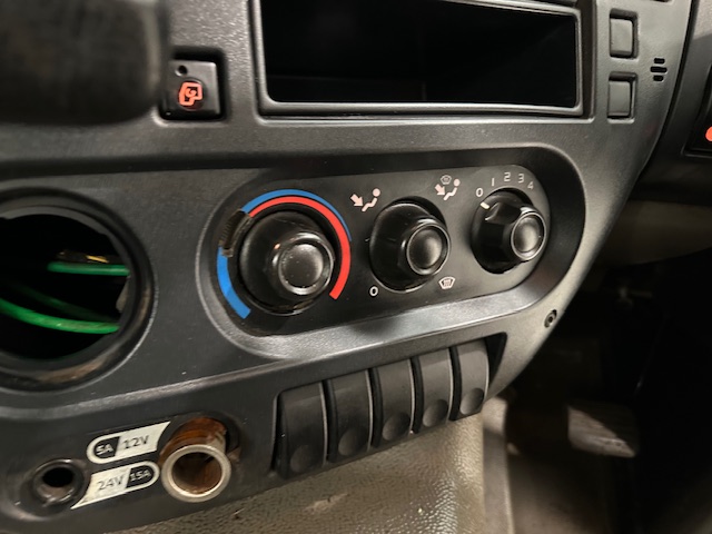 DAF CF75 310 6×4 Steel Tipper Grab Manual