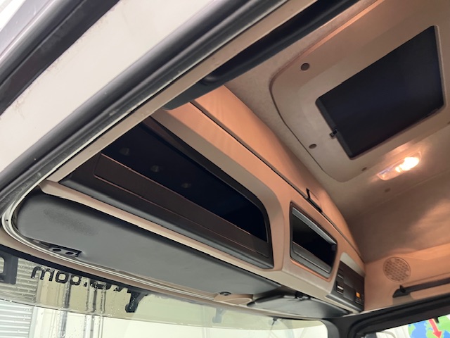 Mercedes Actros 1824 4×2 Sleeper Cab Box Van