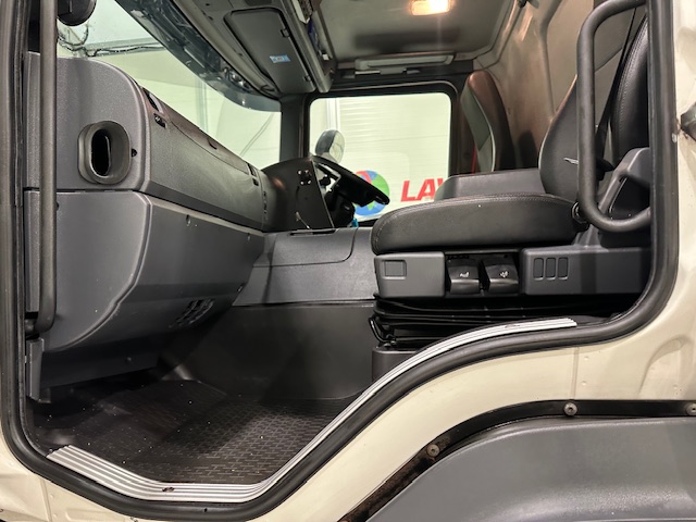 Scania P280 6×2 Rear Lift Day Cab Fridge Box