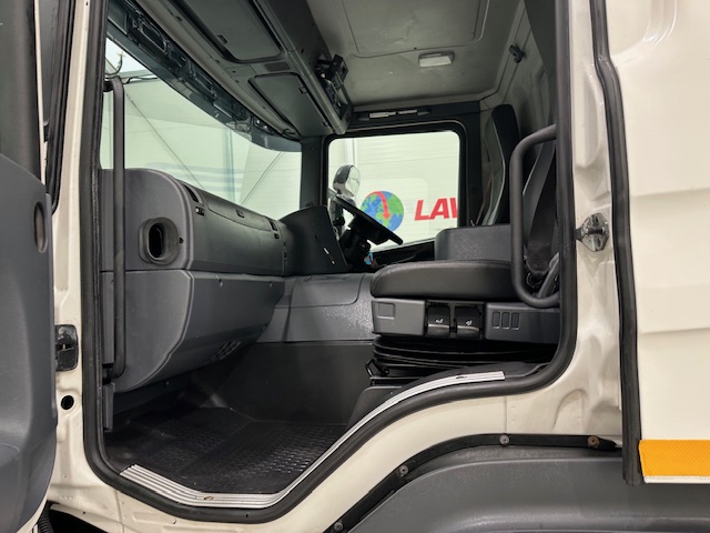 Scania P280 6×2 Rear Lift Day Cab Fridge Box