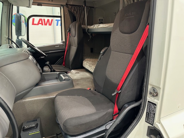 DAF CF 330 6×2 Sleeper Cab Fridge Box