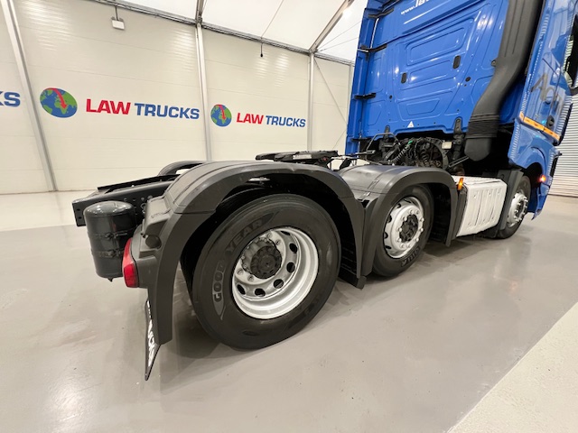 Mercedes Actros 2545 6×2 Midlift Tractor Unit