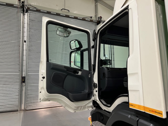 Scania P280 6×2 Rear Lift Day Cab Fridge Box Manual
