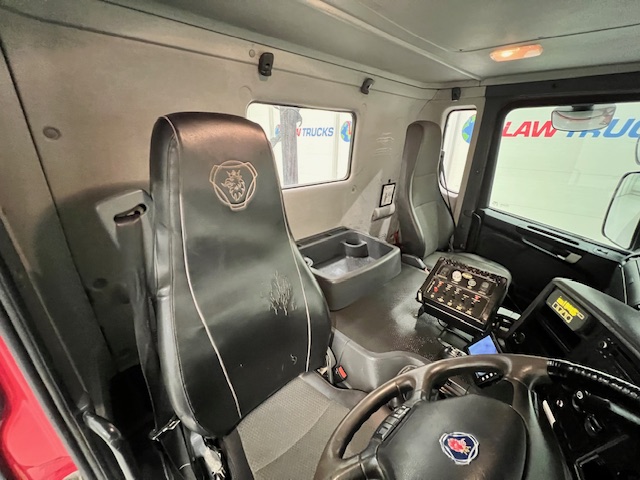 Scania P410 8×4 Day Cab Hookloader Manual