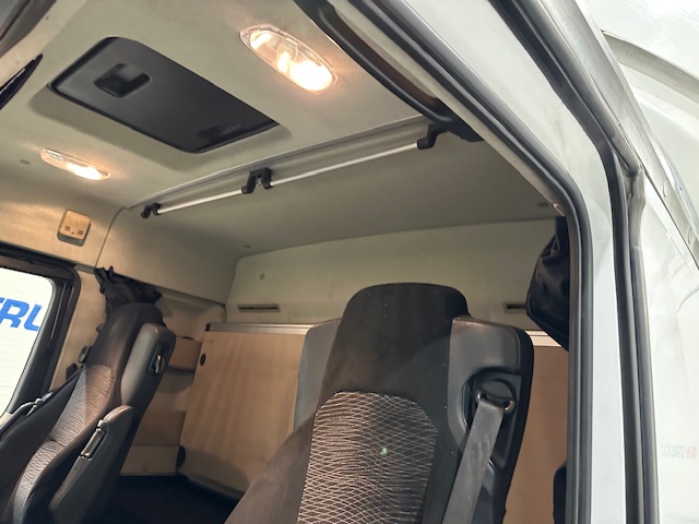 Mercedes Actros 2530 6×2 Sleeper Cab Curtainsider