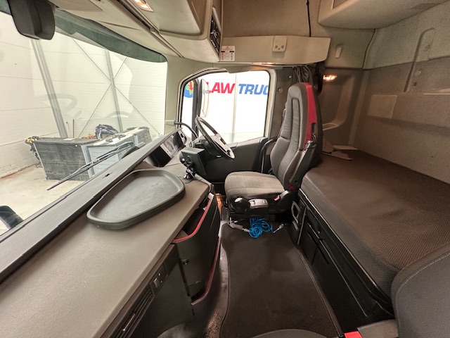 Volvo FH 500 6×2 Midlift Tractor Unit