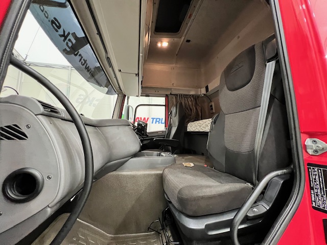 DAF CF 290 6×2 Rear Lift Sleeper Cab Curtainsider