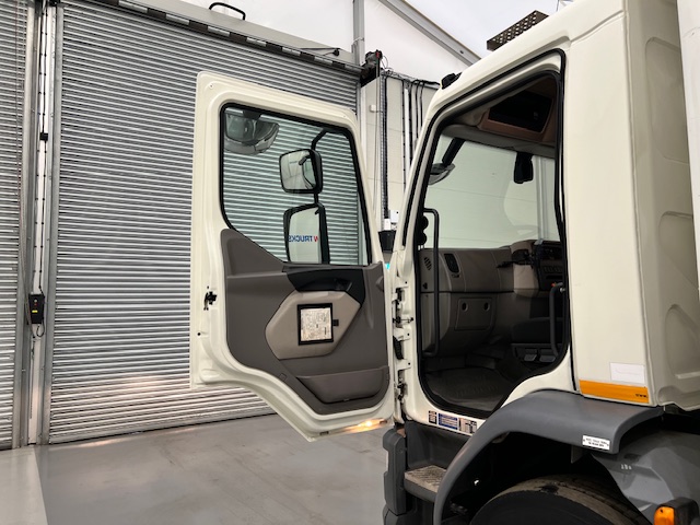 DAF LF 230 4×2 Day Cab Fridge Box