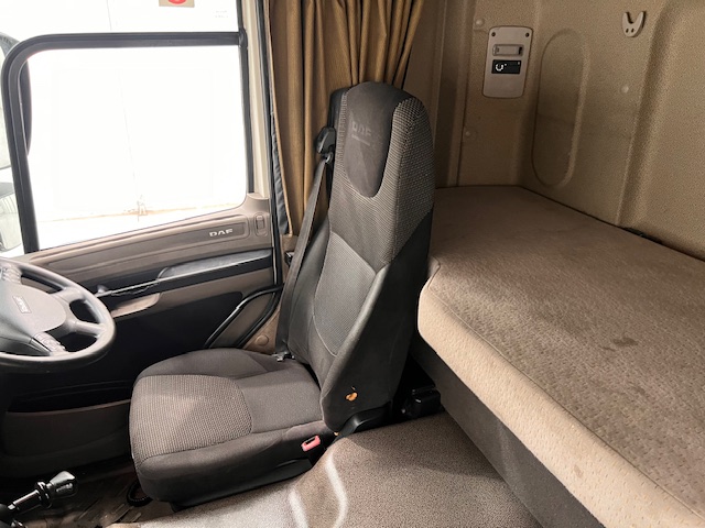 DAF CF75 310 Rear Lift Sleeper Cab Curtainsider