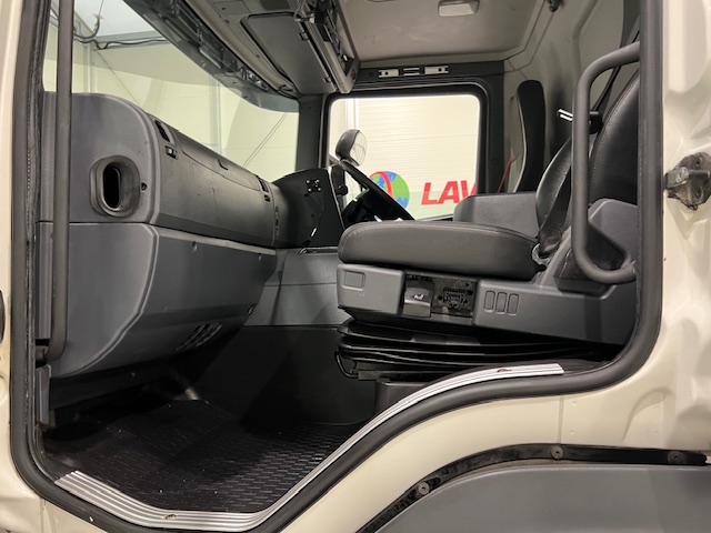 Scania P280 6×2 Rear Lift Day Cab Fridge