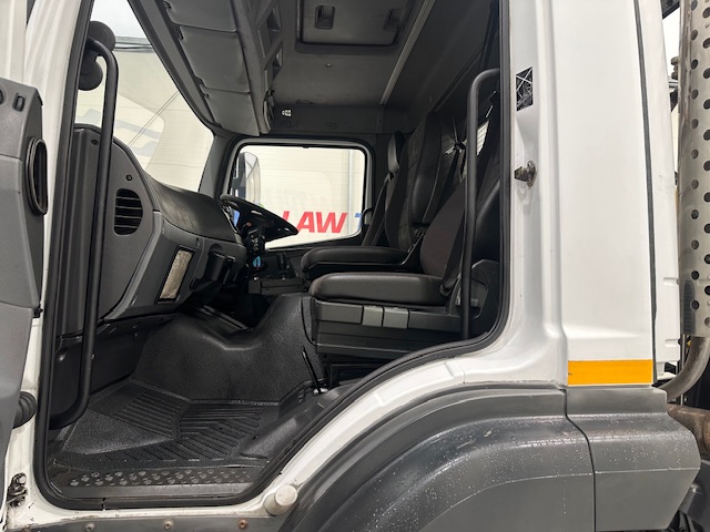 Mercedes Axor 2628 6×4 Day Cab Hookloader Gritter