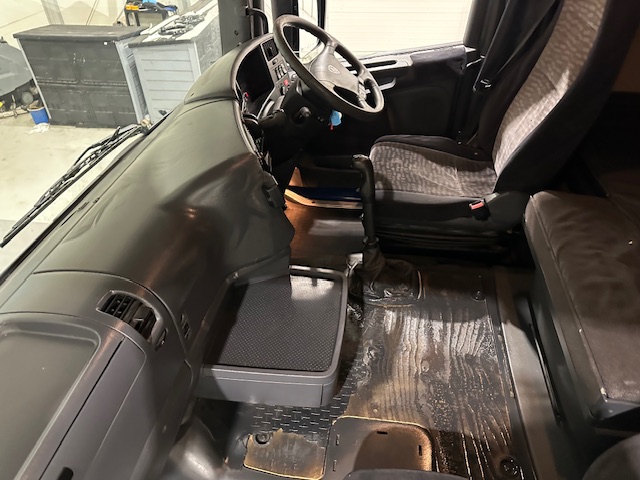 Scania R270 4×2 Sleeper Cab Box Van Manual