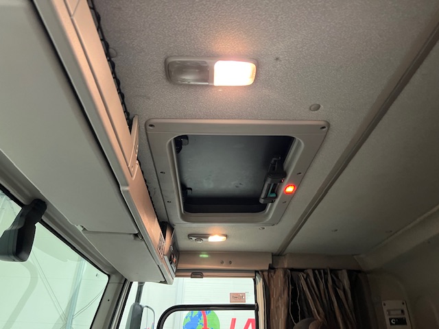 DAF CF 250 4×2 Sleeper Cab Curtainsider