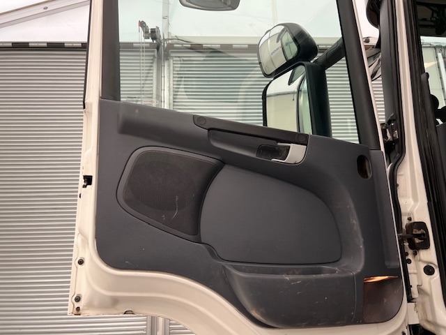 Scania P360 8×4 Day Cab Hookloader Manual
