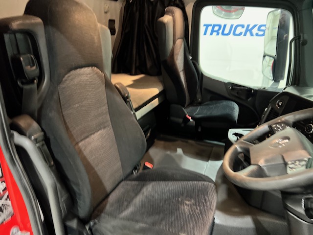 Mercedes Actros 2533 6×2 Sleeper Cab Curtainsider