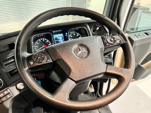 Mercedes Actros 1824 Sleeper Cab Curtainsider