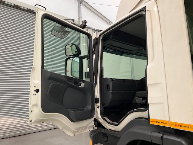 Scania P280 6×2 Rear Lift Day Cab Fridge Box
