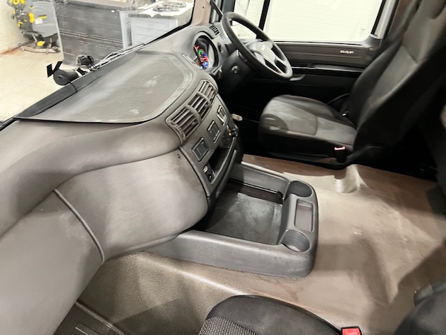 DAF CF 400 4×2 Sleeper Cab Tractor Unit