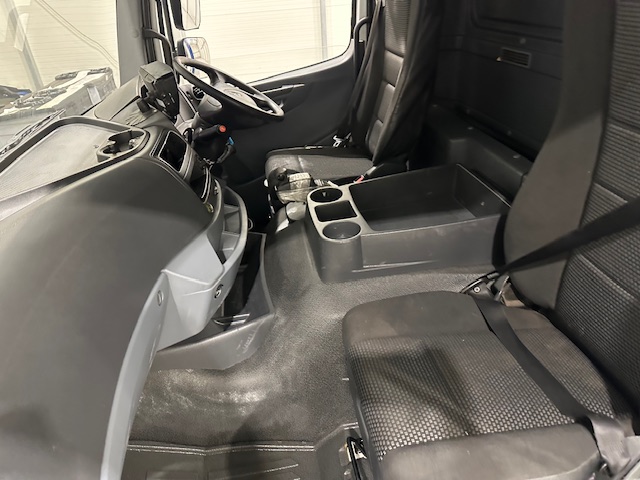 Mercedes 1824 4×2 Day Cab Curtainsider