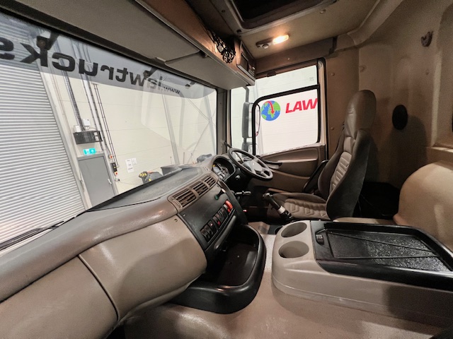 DAF CF85 410 8×4 Day Cab Steel Tipper Grab