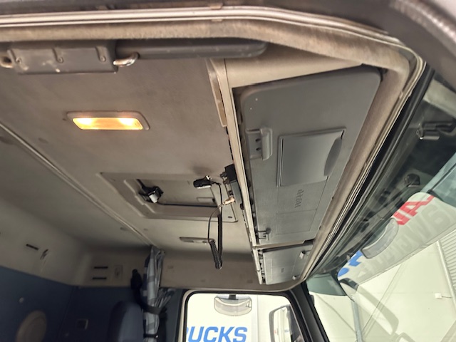Volvo FH 440 6×2 Rear Lift Brick Grab Drawbar