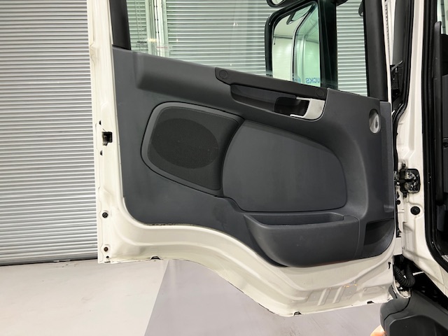 Scania P280 6×2 Rear Lift Day Cab Fridge Box Manual