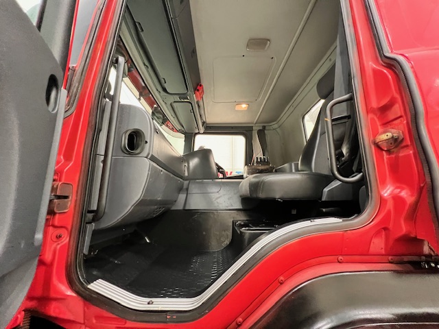Scania P380 8×4 Day Cab Hookloader Manual