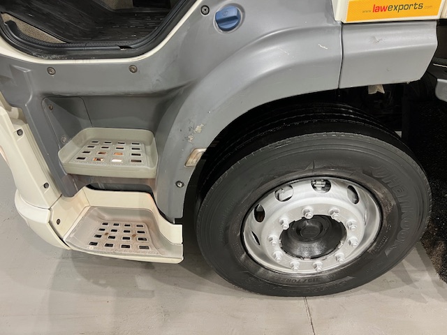 DAF CF 290 6×2 Rear Steer Fridge Box